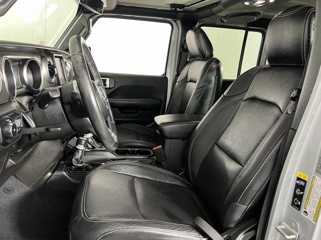 Photo of 2022 Silver Zynith Clearcoat Jeep Wrangler Unlimited