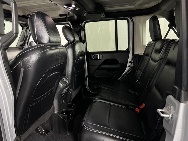 Photo of 2022 Silver Zynith Clearcoat Jeep Wrangler Unlimited
