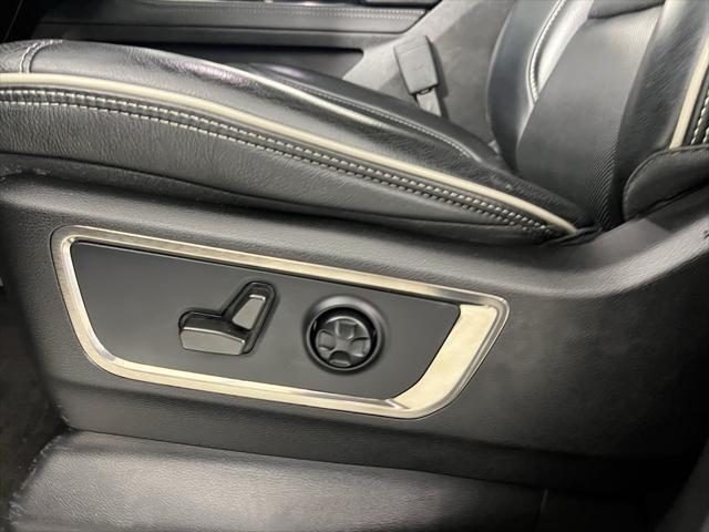 Photo of 2021 Diamond Black Crystal Pearlcoat RAM 1500