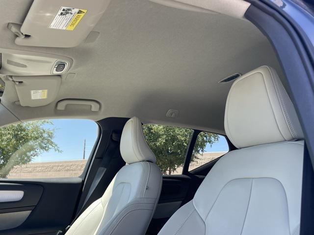 Photo of 2021 Denim Blue Metallic Volvo XC40