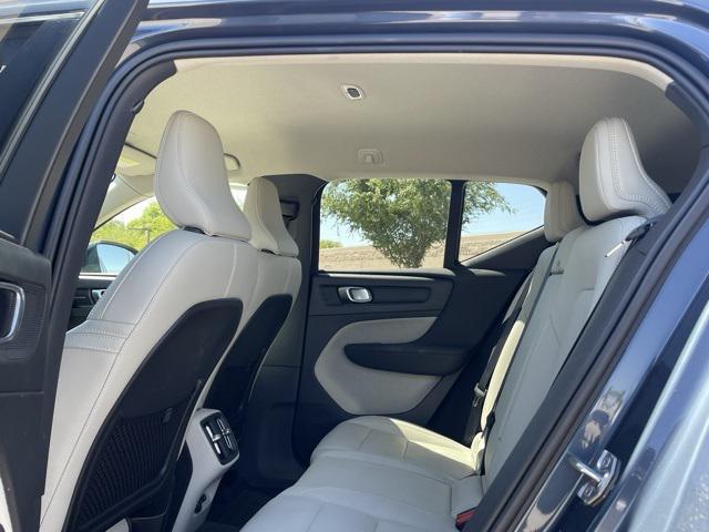 Photo of 2021 Denim Blue Metallic Volvo XC40
