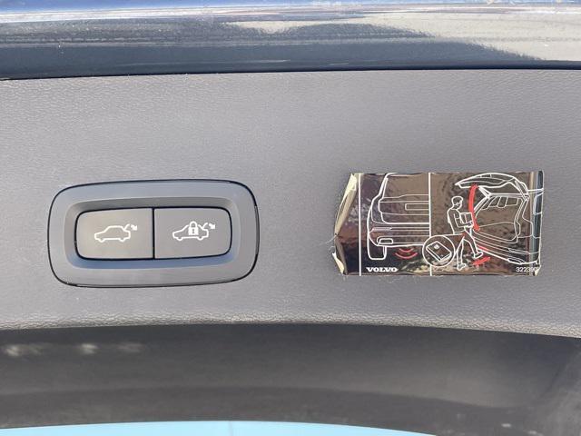 Photo of 2021 Denim Blue Metallic Volvo XC40