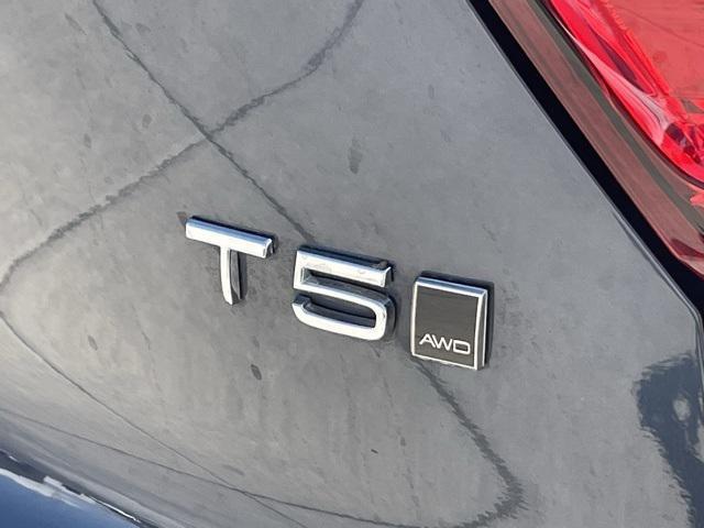 Photo of 2021 Denim Blue Metallic Volvo XC40
