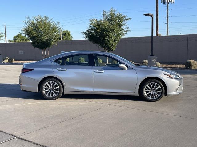 Photo of 2024 Iridium Lexus ES 350