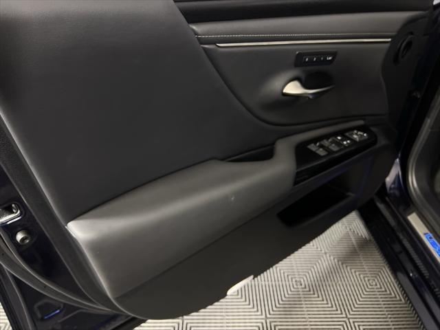Photo of 2022 Nightfall Mica Lexus ES 300h