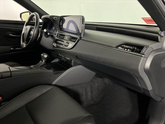 Photo of 2022 Nightfall Mica Lexus ES 300h