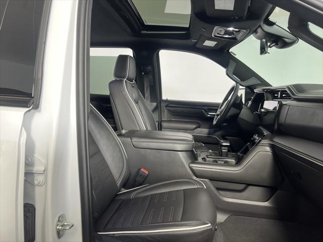 Photo of 2023 Summit White GMC Sierra 1500