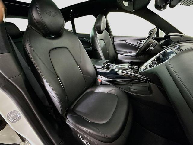 Photo of 2021 Stratus White Aston Martin DBX