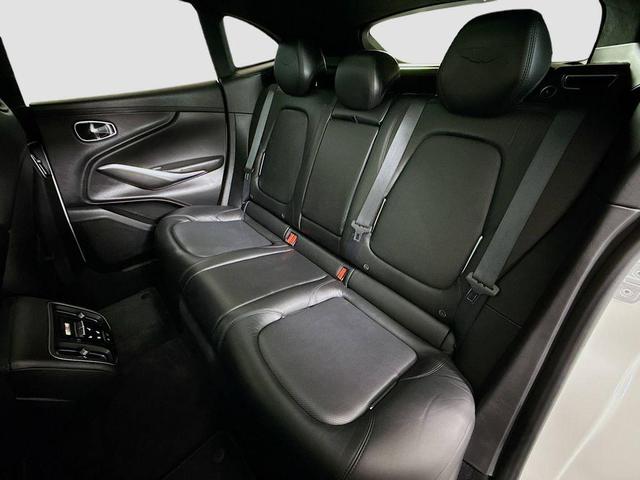 Photo of 2021 Stratus White Aston Martin DBX