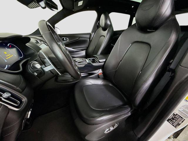 Photo of 2021 Stratus White Aston Martin DBX