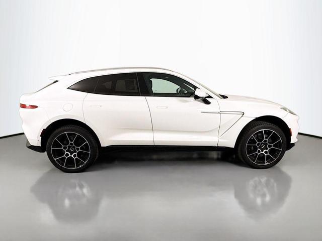 Photo of 2021 Stratus White Aston Martin DBX