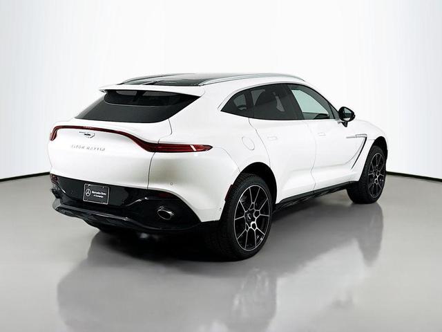 Photo of 2021 Stratus White Aston Martin DBX