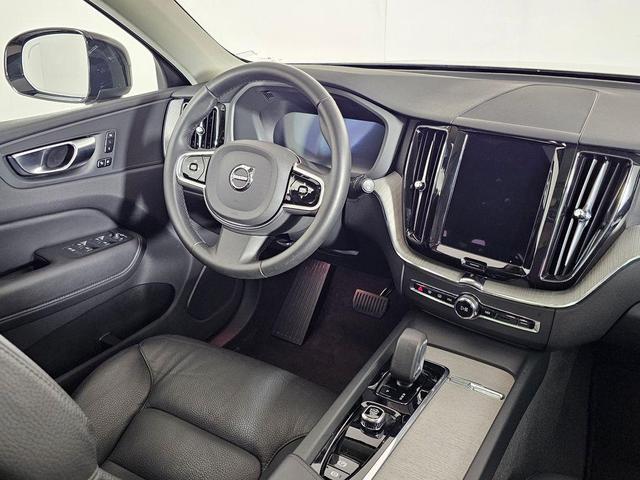 Photo of 2025 Bright Dusk Metallic Volvo XC60