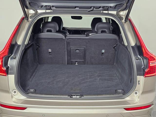Photo of 2025 Bright Dusk Metallic Volvo XC60