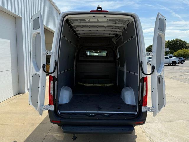 Photo of 2024 Arctic White Mercedes-Benz Sprinter 2500