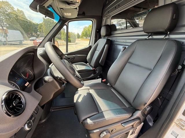 Photo of 2024 Arctic White Mercedes-Benz Sprinter 2500