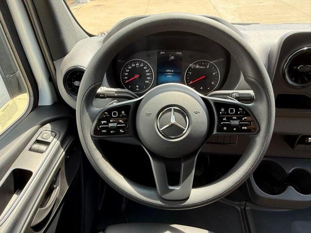Photo of 2024 Arctic White Mercedes-Benz Sprinter 2500