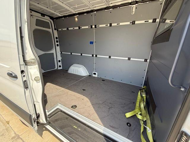 Photo of 2024 Arctic White Mercedes-Benz Sprinter 2500