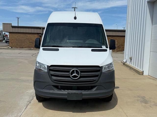 Photo of 2024 Arctic White Mercedes-Benz Sprinter 2500