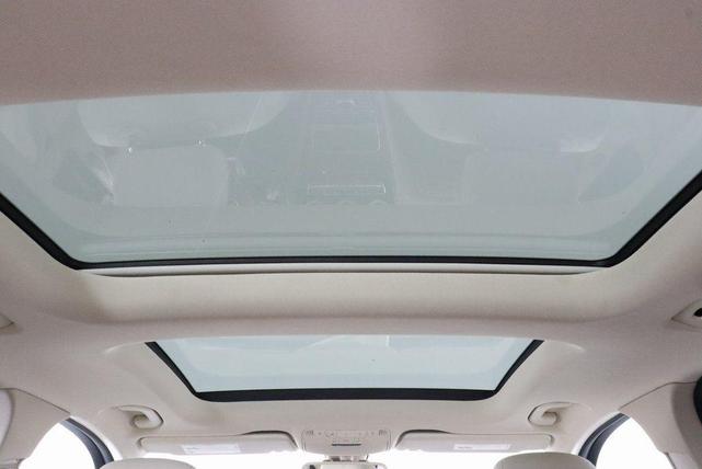Photo of 2018 Polar White Mercedes-Benz GLC 300