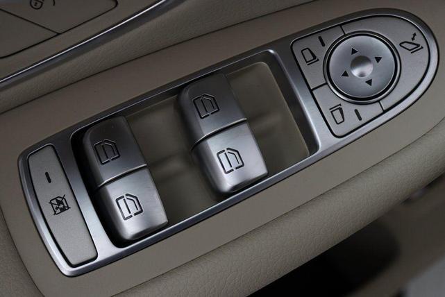 Photo of 2018 Polar White Mercedes-Benz GLC 300