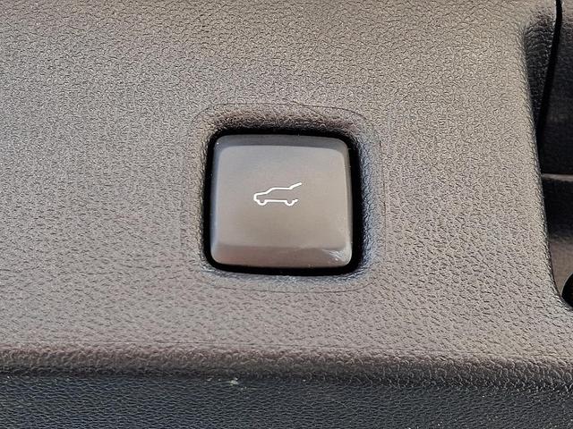 Photo of 2022 Agate Black Metallic Ford Escape