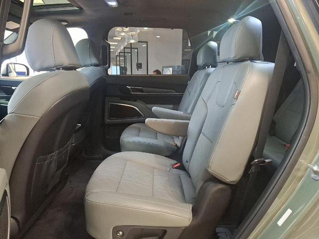 Photo of 2023 Jungle Green Kia Telluride