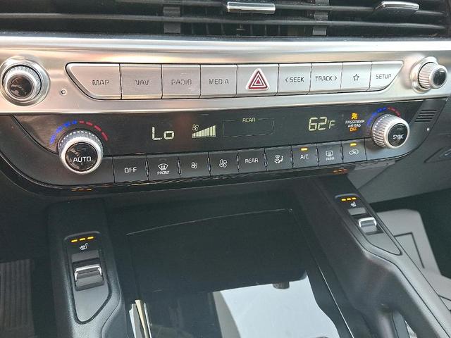 Photo of 2022 Glacial White Pearl Kia Telluride