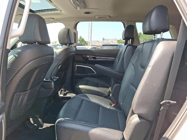 Photo of 2022 Glacial White Pearl Kia Telluride