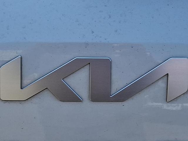Photo of 2022 Glacial White Pearl Kia Telluride