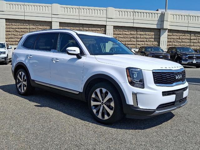 Photo of 2022 Glacial White Pearl Kia Telluride