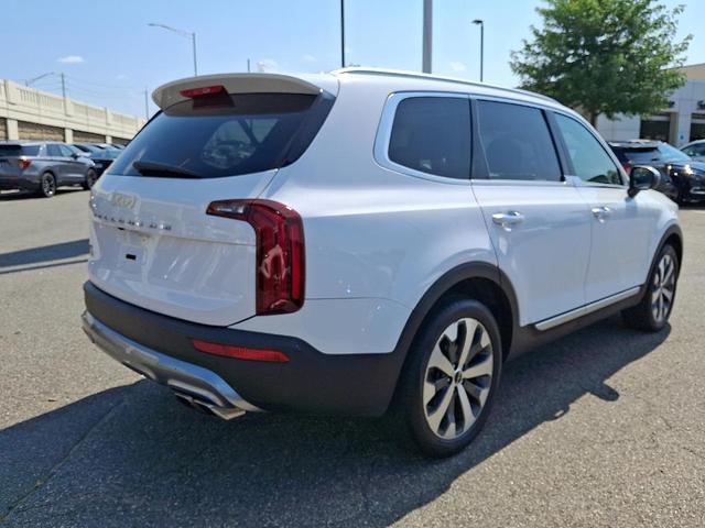 Photo of 2022 Glacial White Pearl Kia Telluride