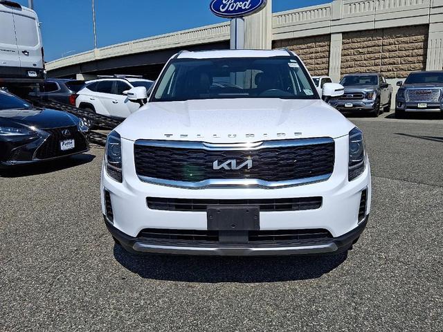 Photo of 2022 Glacial White Pearl Kia Telluride