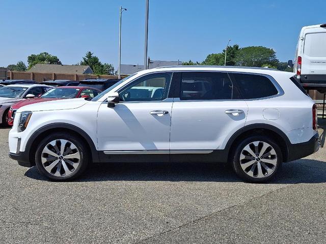 Photo of 2022 Glacial White Pearl Kia Telluride