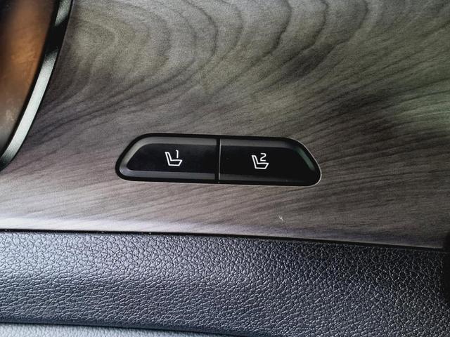 Photo of 2023 Jungle Green/Ebony Black Roof Kia Sportage