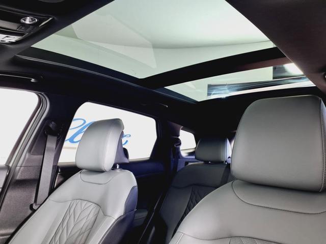 Photo of 2023 Jungle Green/Ebony Black Roof Kia Sportage