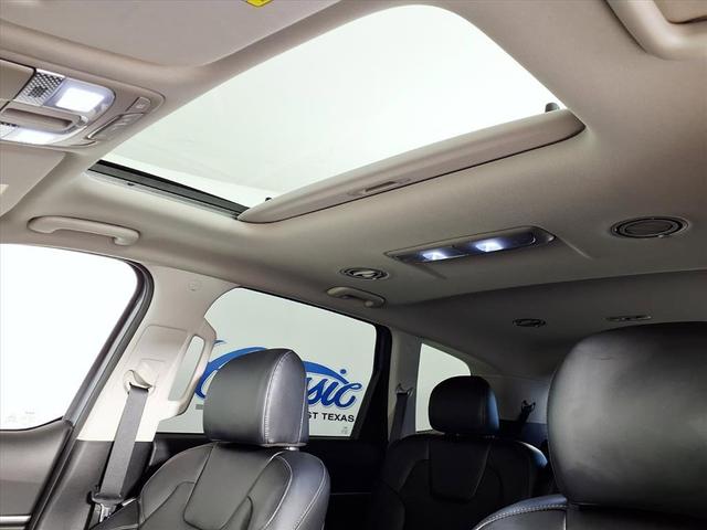 Photo of 2022 Everlasting Silver Kia Telluride