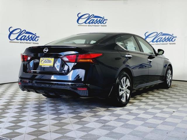 Photo of 2024 Super Black Nissan Altima