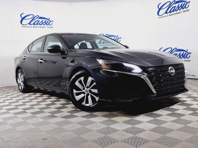 Photo of 2024 Super Black Nissan Altima