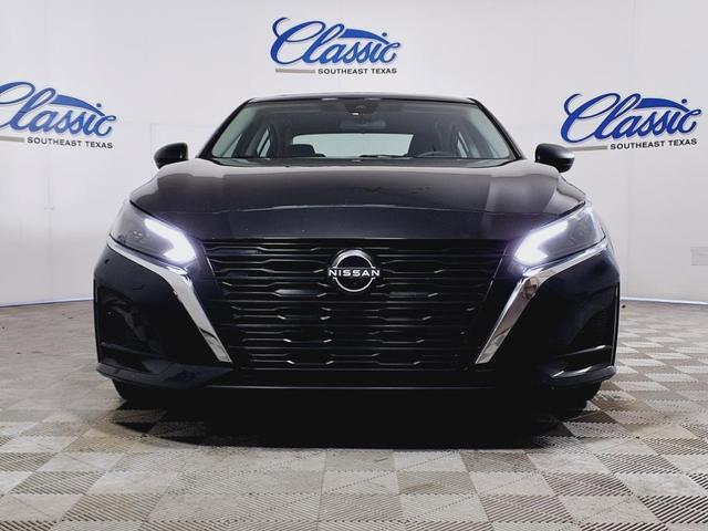 Photo of 2024 Super Black Nissan Altima