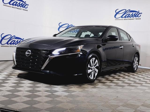 Photo of 2024 Super Black Nissan Altima