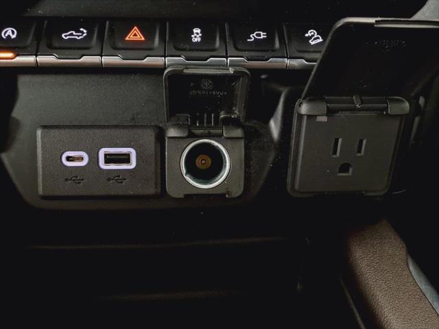 Photo of 2021 Iridescent Pearl Tricoat Chevrolet Silverado 1500