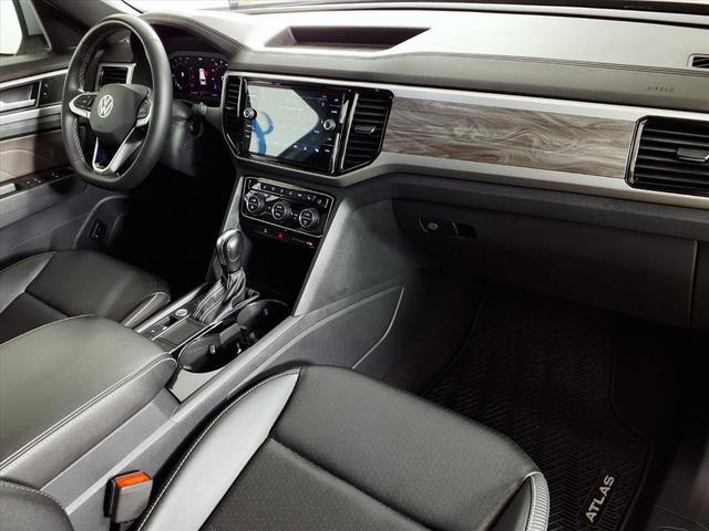 Photo of 2022 Pyrite Silver Metallic Volkswagen Atlas Cross Sport