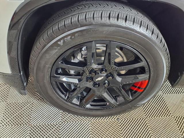 Photo of 2021 Silver Ice Metallic Chevrolet Traverse