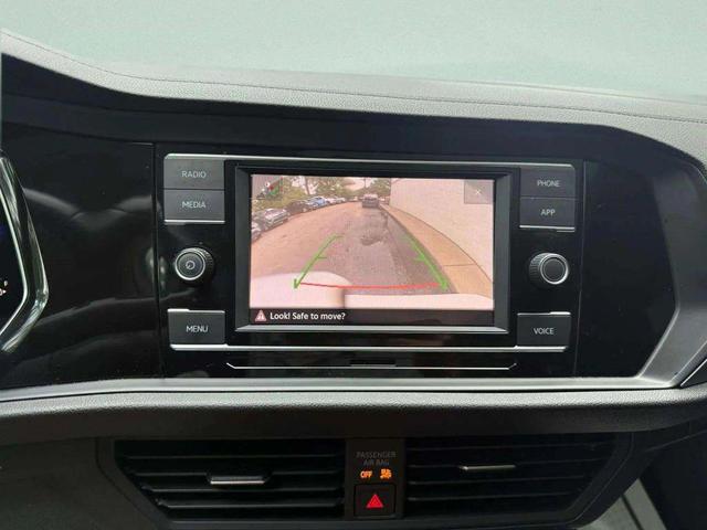 Photo of 2022 Oryx White Pearl Volkswagen Jetta