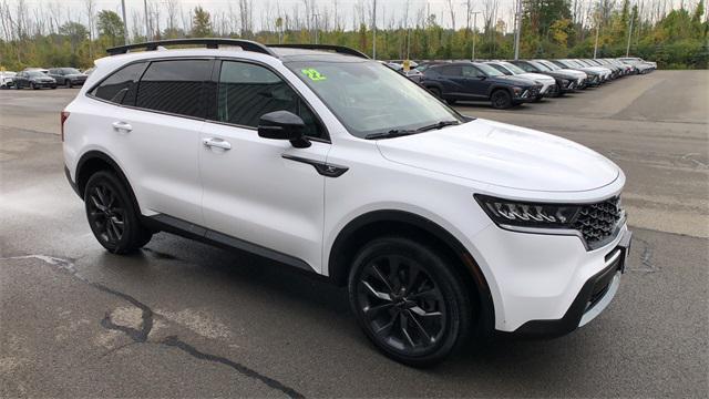 Photo of 2022 Glacial White Pearl Kia Sorento