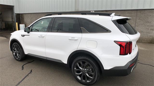 Photo of 2022 Glacial White Pearl Kia Sorento