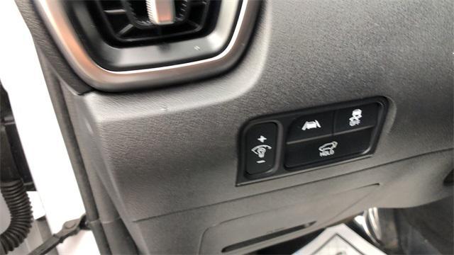 Photo of 2022 Glacial White Pearl Kia Sorento