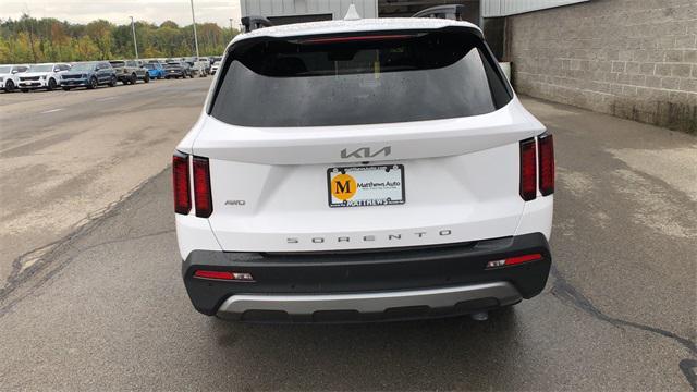 Photo of 2022 Glacial White Pearl Kia Sorento