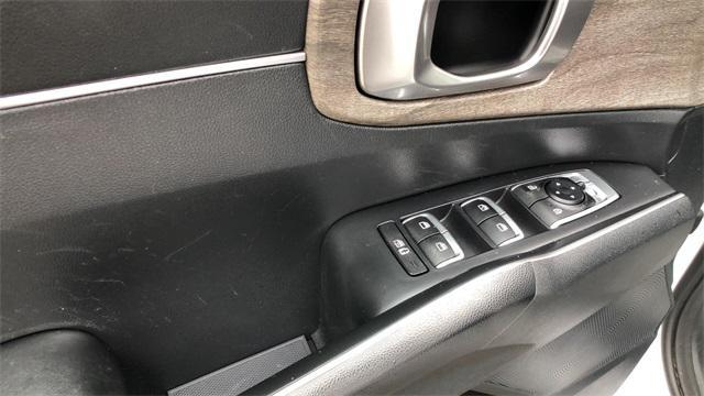 Photo of 2022 Glacial White Pearl Kia Sorento